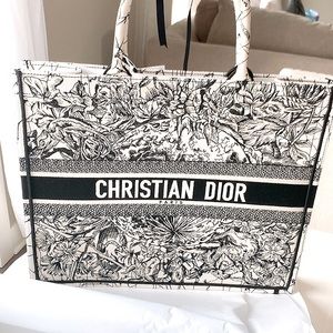 💥PRICE REDUCED💥AUTHENTIC BRAND NEW DIOR BOOKTOTE